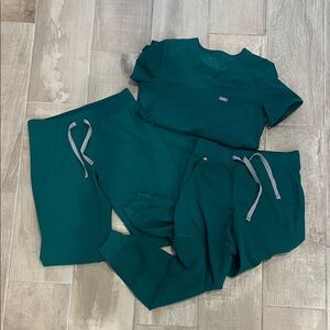 FIGS Emerald Green Scrub Set